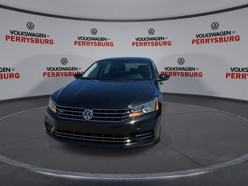 Used 2018 Volkswagen Passat 2.0T R-Line FWD image 3