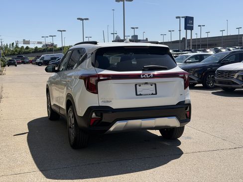 Used 2024 Kia Seltos S AWD/4WD image 7