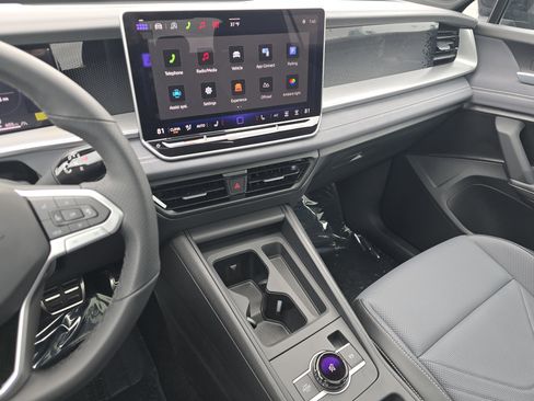 New 2026 Volkswagen Tiguan SE R-Line AWD/4WD image 24
