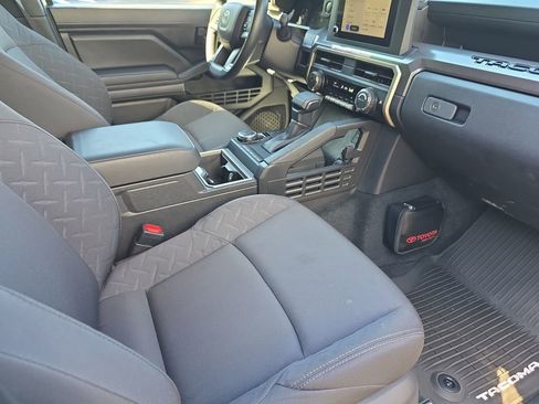 Used 2025 Toyota Tacoma SR5 AWD/4WD image 14