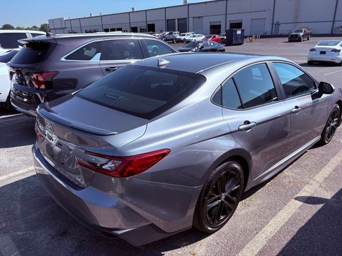 Used 2025 Toyota Camry SE FWD image 5
