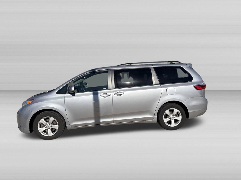 Used 2017 Toyota Sienna LE FWD image 9