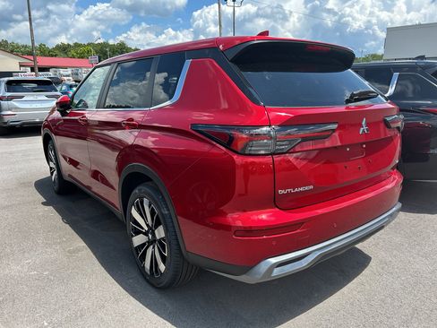 New 2025 Mitsubishi Outlander SE image 5