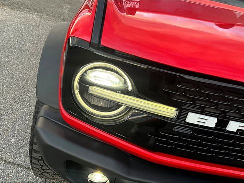 Used 2023 Ford Bronco Wildtrak image 27