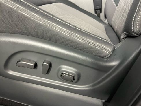 Used 2024 Nissan Titan SV w/ SV Convenience Package image 16