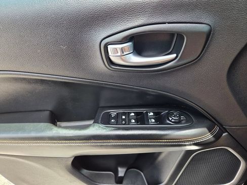 Used 2018 Jeep Compass Sport FWD image 21