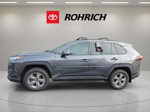 Used 2022 Toyota RAV4 XLE image 2