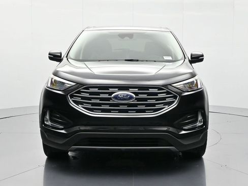Used 2024 Ford Edge Titanium image 2