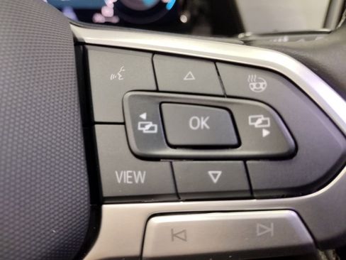 Used 2025 Volkswagen Atlas Cross Sport SE AWD/4WD image 29