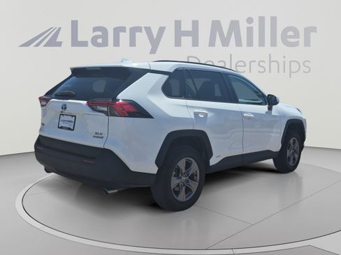 Used 2024 Toyota RAV4 XLE AWD/4WD image 5