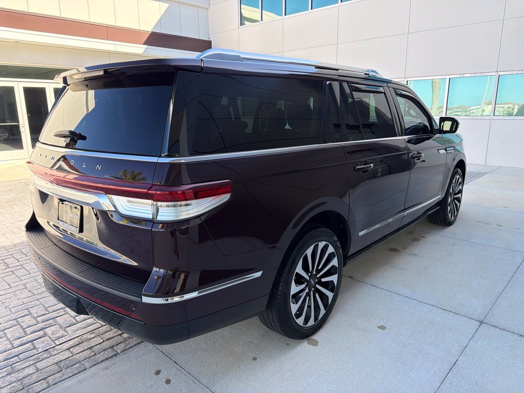 Used 2023 Lincoln Navigator L Reserve AWD/4WD image 4
