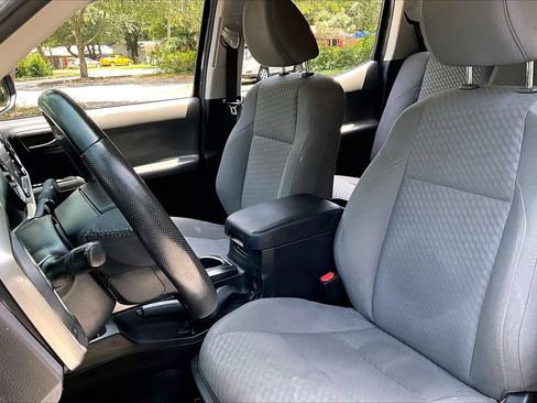 Used 2022 Toyota Tacoma SR5 AWD/4WD image 18