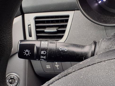 Used 2012 Hyundai Elantra GLS image 16