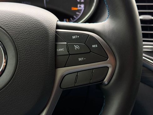 Used 2019 Jeep Grand Cherokee Laredo image 22