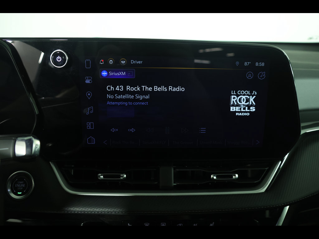 Used 2025 Chevrolet Equinox LT FWD image 14
