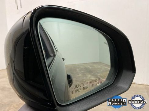 Used 2025 Volvo XC40 B5 Plus image 90