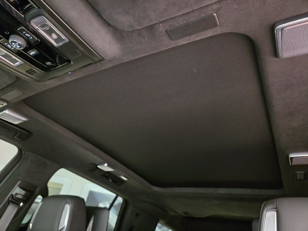 Used 2025 Cadillac Escalade V AWD/4WD image 17
