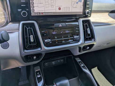 Certified 2023 Kia Sorento EX FWD image 25