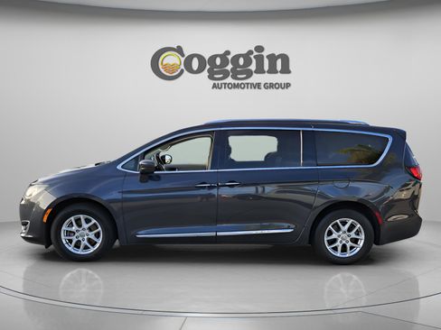 Used 2020 Chrysler Pacifica Touring-L image 2