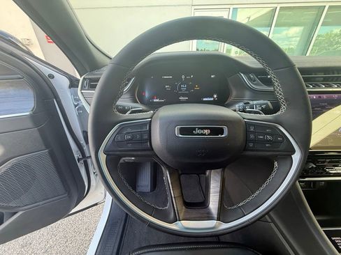 Certified 2025 Jeep Grand Cherokee Limited image 22