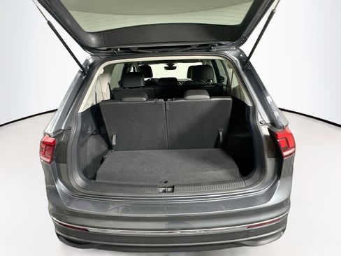 Used 2022 Volkswagen Tiguan SE image 28