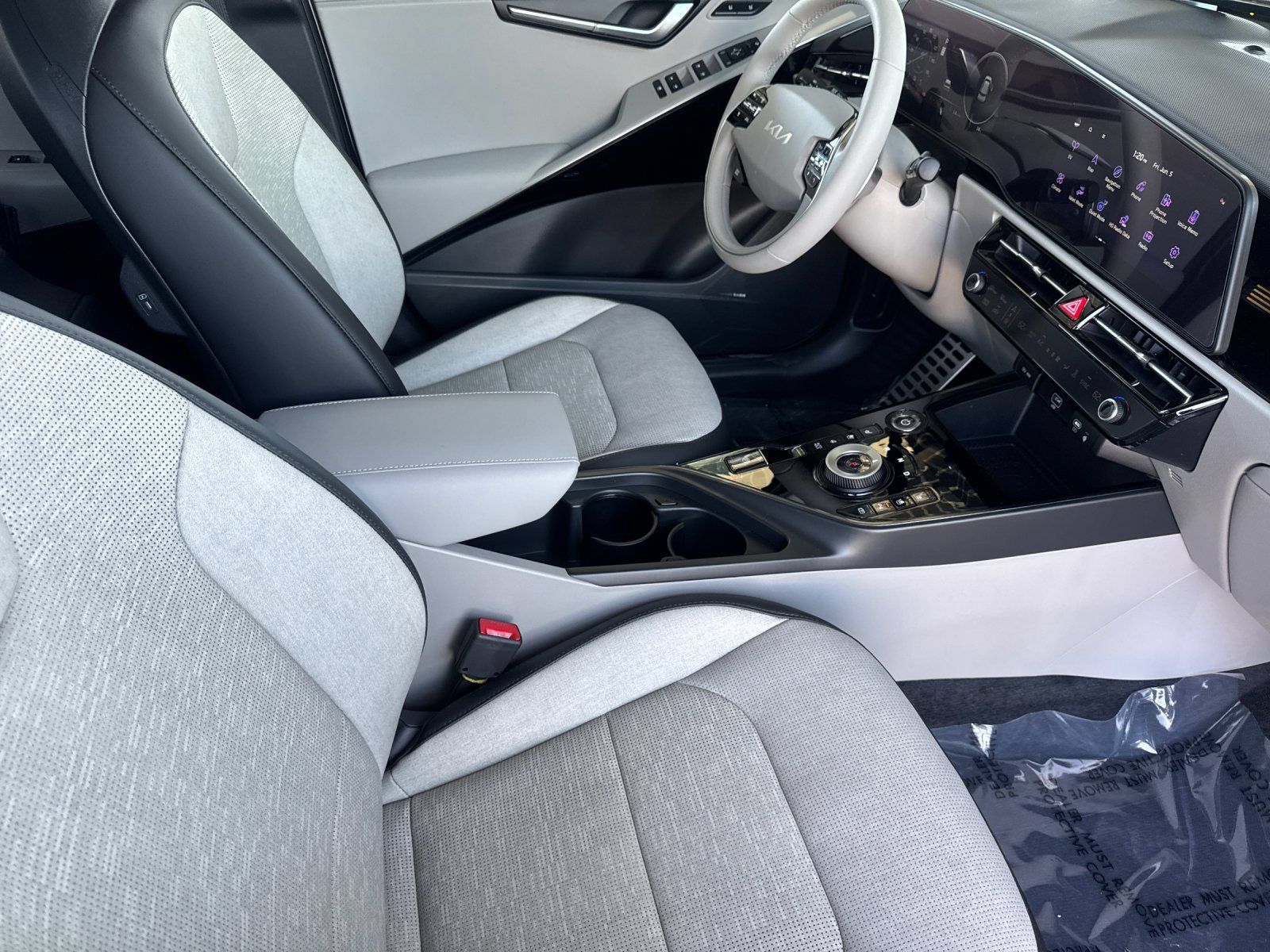New 2026 Kia Niro Wave w/ Wave Preserve Package FWD image 17