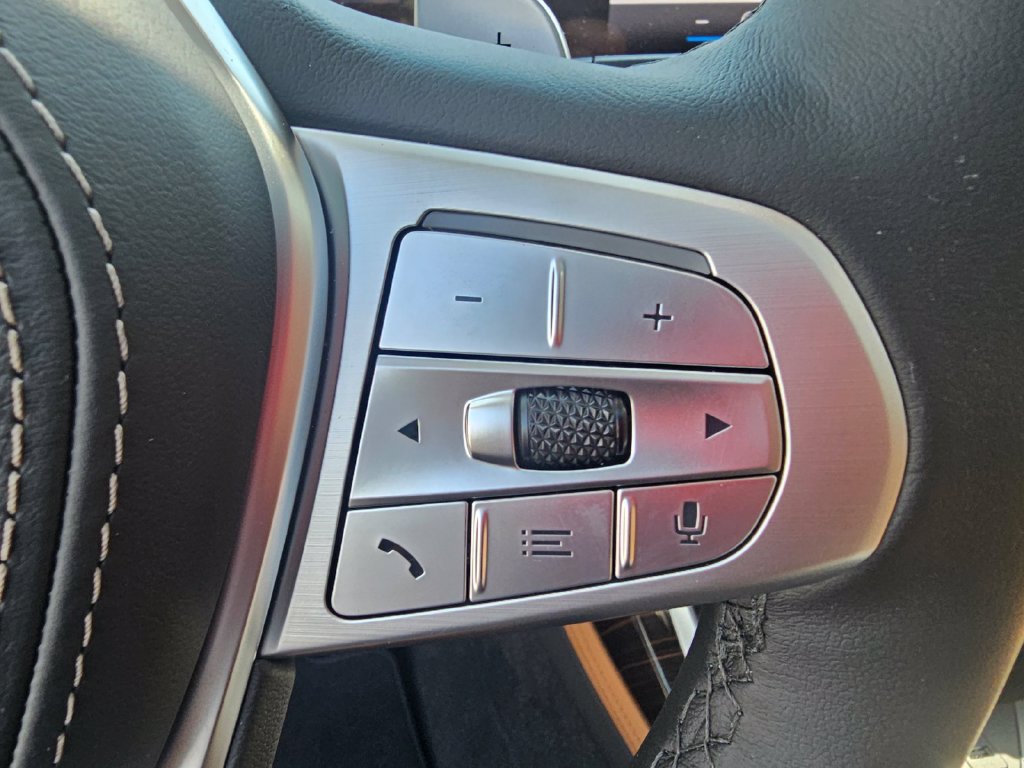 Used 2027 BMW X7 xDrive40i AWD/4WD image 21