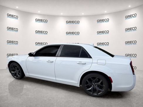 Used 2023 Chrysler 300 Touring w/ Safetytec Plus Group RWD image 5