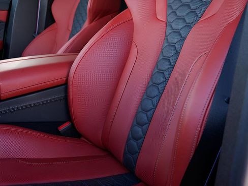 Used 2025 BMW X6 M Competition w/ Executive Package image 27