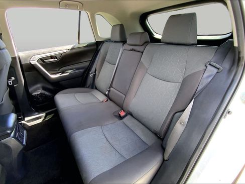 Used 2025 Toyota RAV4 XLE FWD image 20