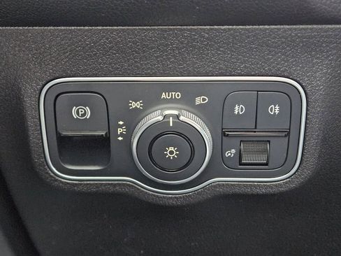 Certified 2023 Mercedes-Benz GLB 250 4MATIC w/ Premium Package image 21