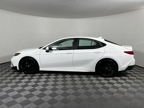 Used 2025 Toyota Camry Hybrid FWD image 8