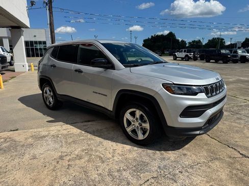 Used 2024 Jeep Compass Sport AWD/4WD image 10