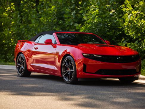 Used 2020 Chevrolet Camaro LT w/ Technology Package RWD image 25