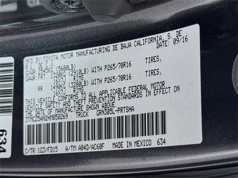 Certified 2017 Toyota Tacoma TRD Off-Road image 30