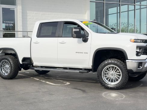 Used 2025 Chevrolet Silverado 2500 LT w/ Convenience Package image 2