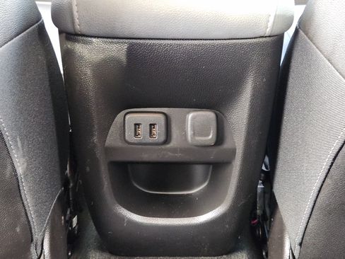 Used 2017 Chevrolet Colorado Z71 AWD/4WD image 30