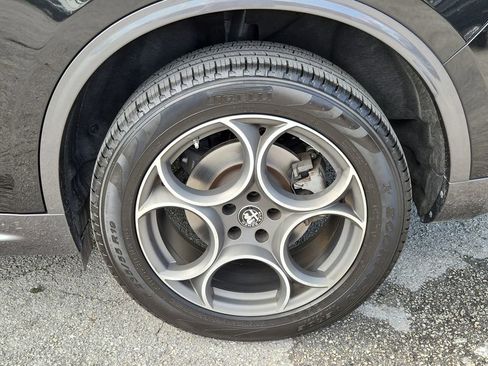 Used 2022 Alfa Romeo Stelvio Ti image 9