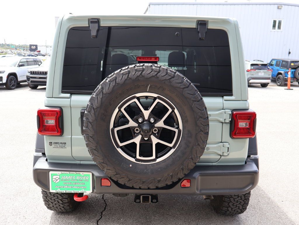 Used 2024 Jeep Wrangler Unlimited Rubicon w/ Technology Group AWD/4WD image 4