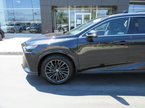 Used 2025 Lexus RX 350h w/ Convenience Package AWD/4WD image 2