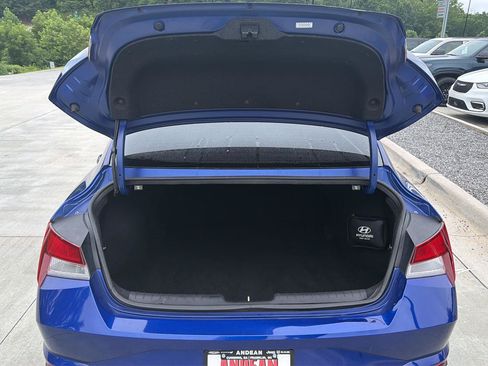 Used 2022 Hyundai Elantra SEL w/ Cargo Package FWD image 21