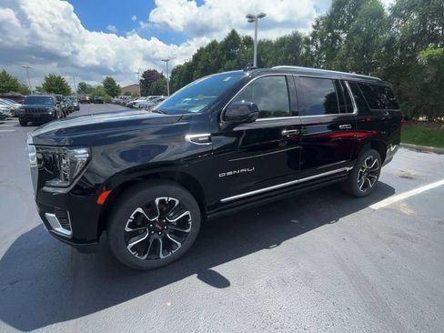 Used 2023 GMC Yukon XL Denali w/ LPO, Floor Liner Package AWD/4WD image 3