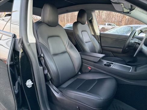 Used 2021 Tesla Model Y Long Range image 9