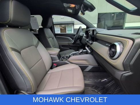 Used 2026 Chevrolet Colorado ZR2 w/ Technology Package AWD/4WD image 29
