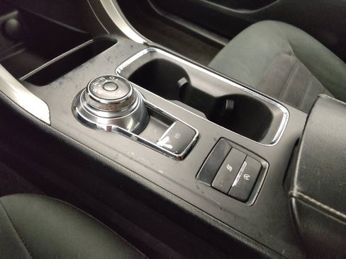 Used 2020 Ford Fusion SE FWD image 26