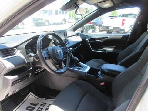 Used 2022 Toyota RAV4 SE w/ SE Grade Weather Package AWD/4WD image 9