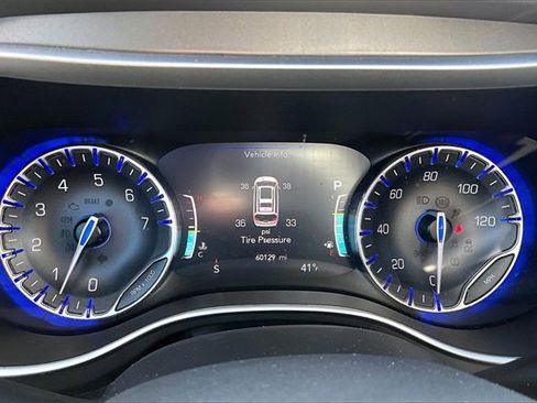 Used 2024 Chrysler Pacifica Touring-L image 20