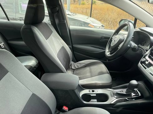 Used 2025 Toyota Corolla LE w/ Convenience Package FWD image 9