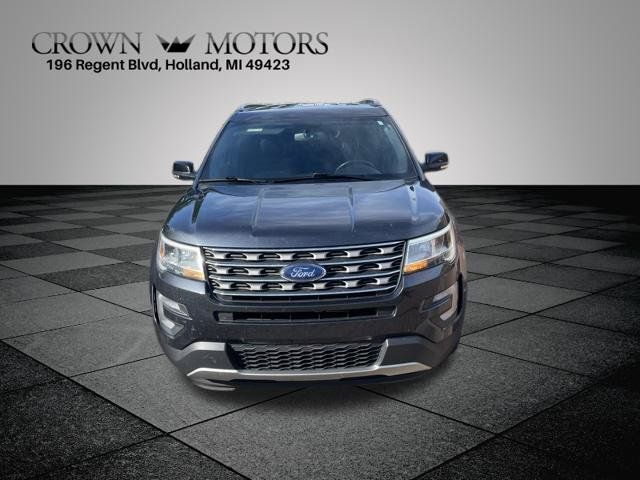 Used 2017 Ford Explorer XLT w/ Equipment Group 201A AWD/4WD image 8