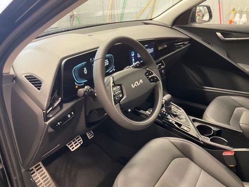 New 2025 Kia Niro EX Touring image 12